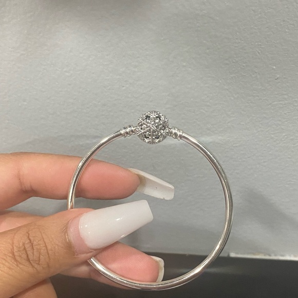 PANDORA Snowflake Clasp bangle bracelet - Picture 7 of 9